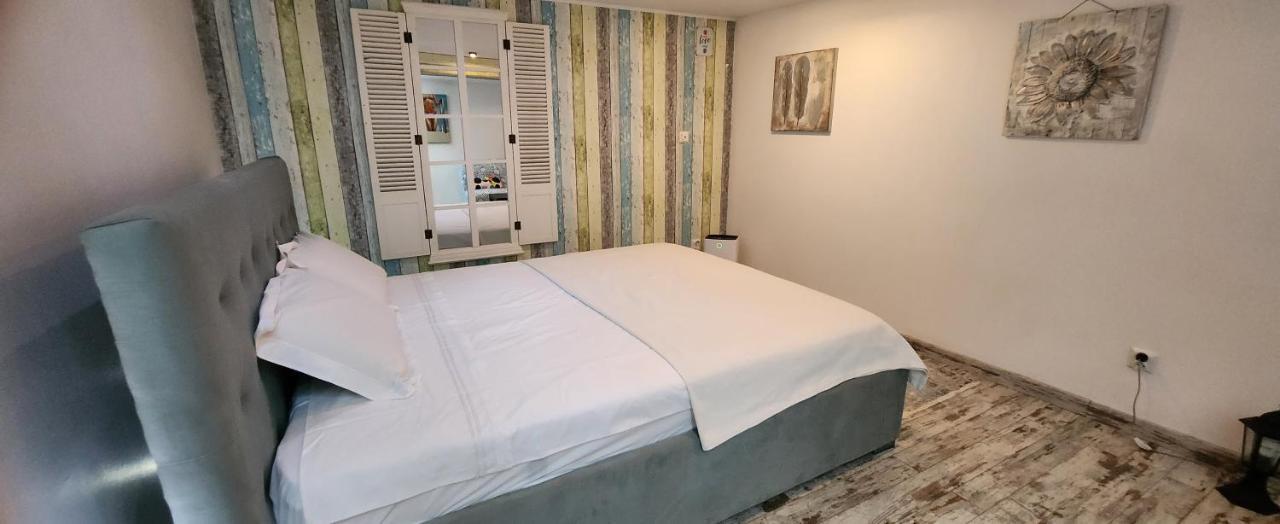 Morii Lake Pool Villa Букурещ Екстериор снимка